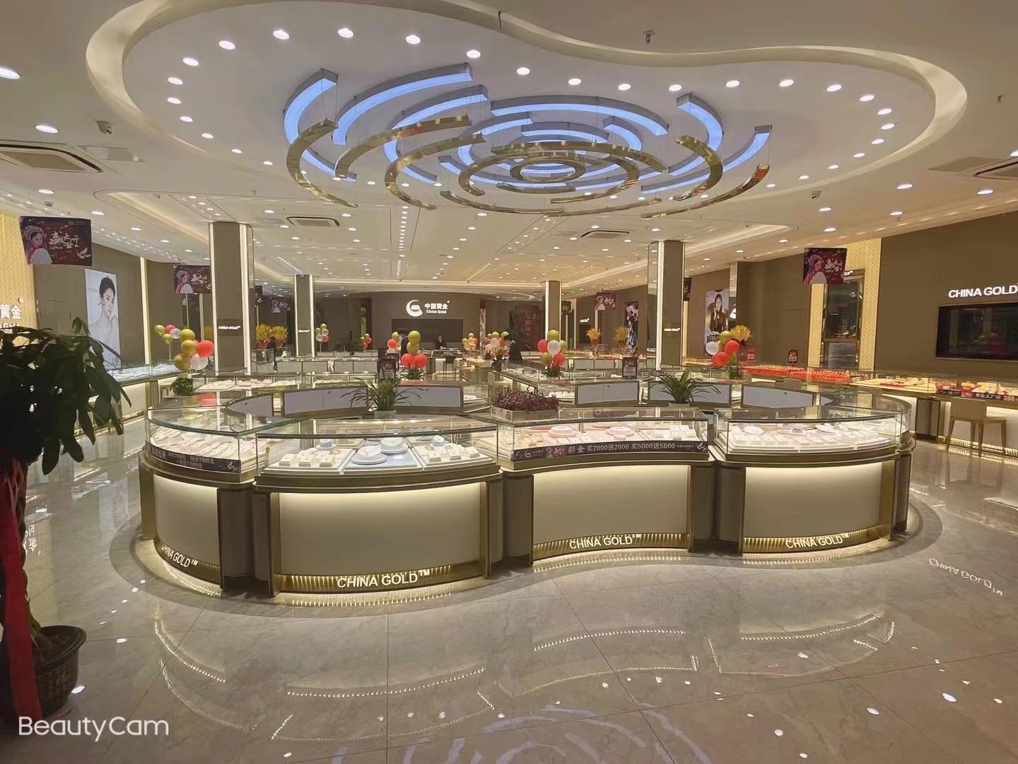 Jewelry lighting case of China Gold Store on Shengli Road Pedestrian Street in Nanchang City