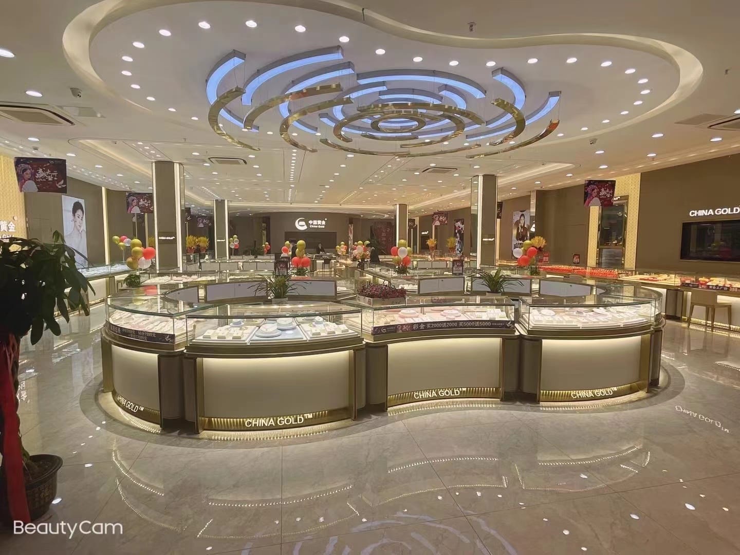 The lighting case of China Gold and Jewelry on Shengli Road Pedestrian Street in Nanchang City