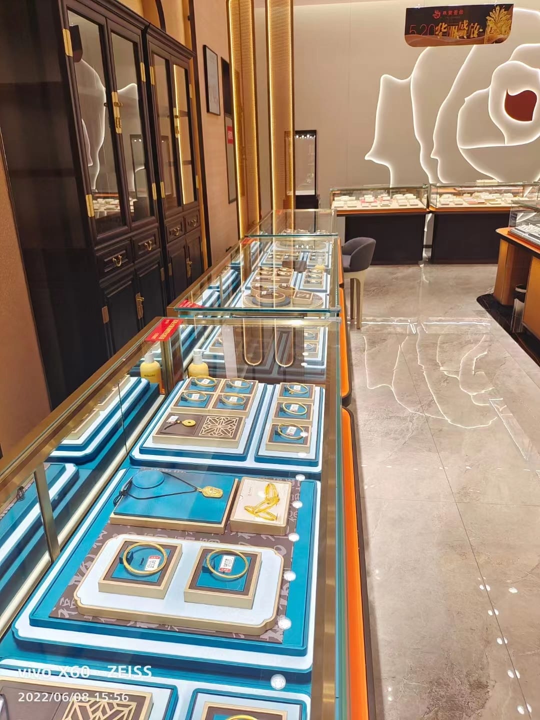 Ma 'anshan Laofengxiang Jewelry Lighting Case