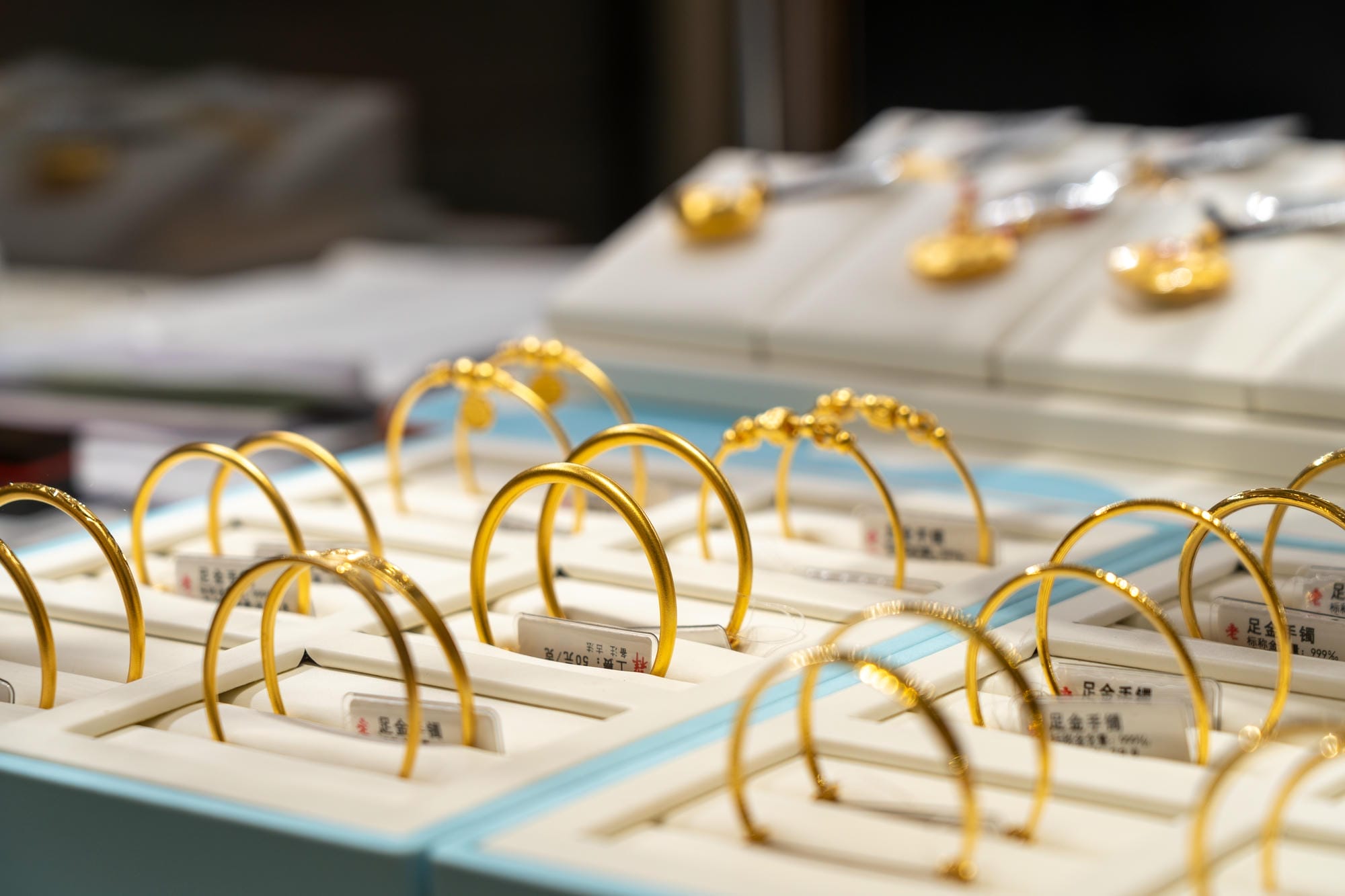 Jewelry lighting case of Laofengxiang (Asia Square) in Zhengzhou, Henan Province