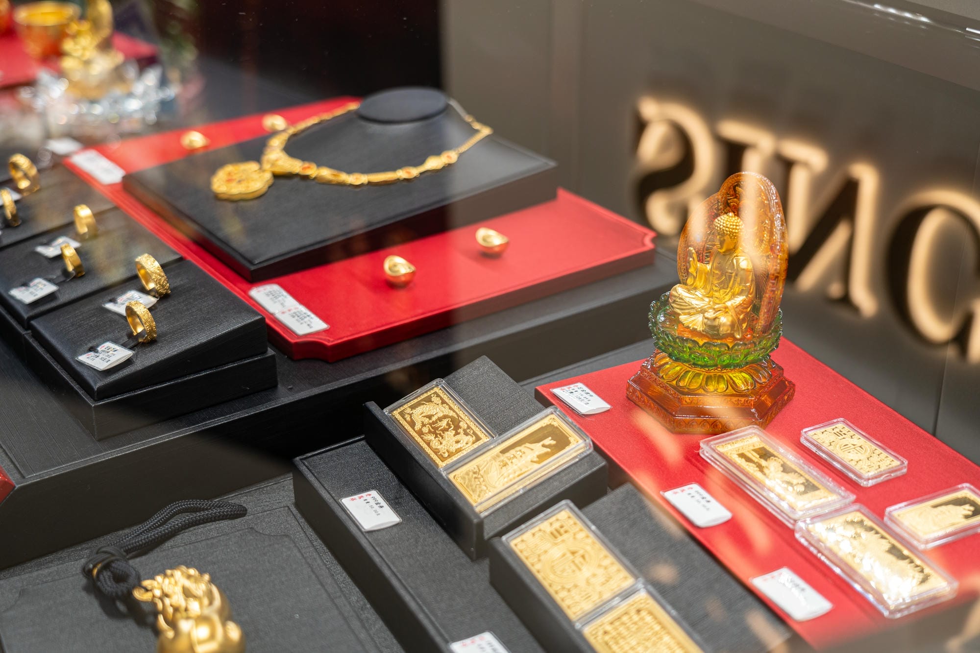 Jewelry lighting case of Laofengxiang (Asia Square) in Zhengzhou, Henan Province