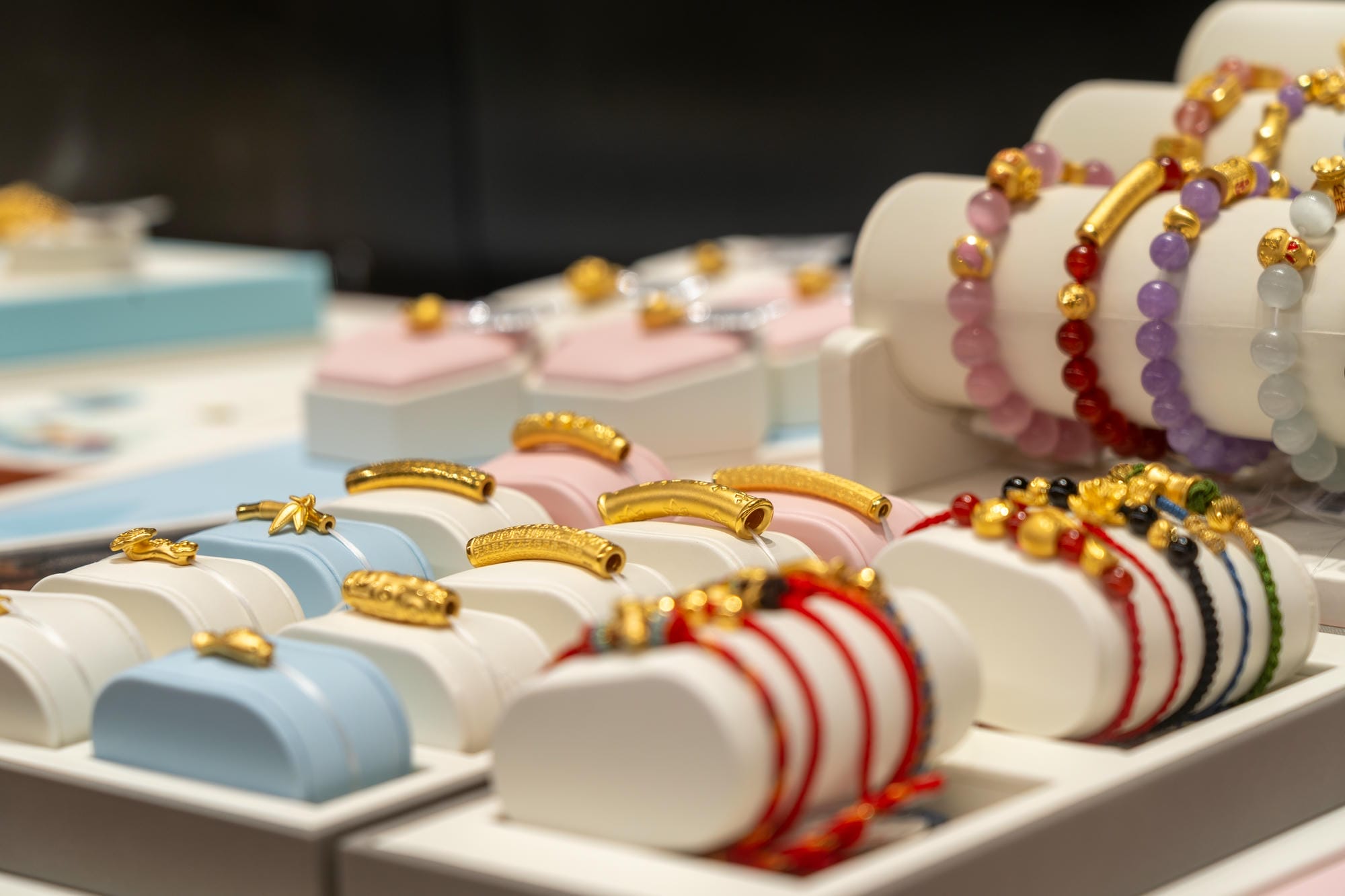 Jewelry lighting case of Laofengxiang (Asia Square) in Zhengzhou, Henan Province