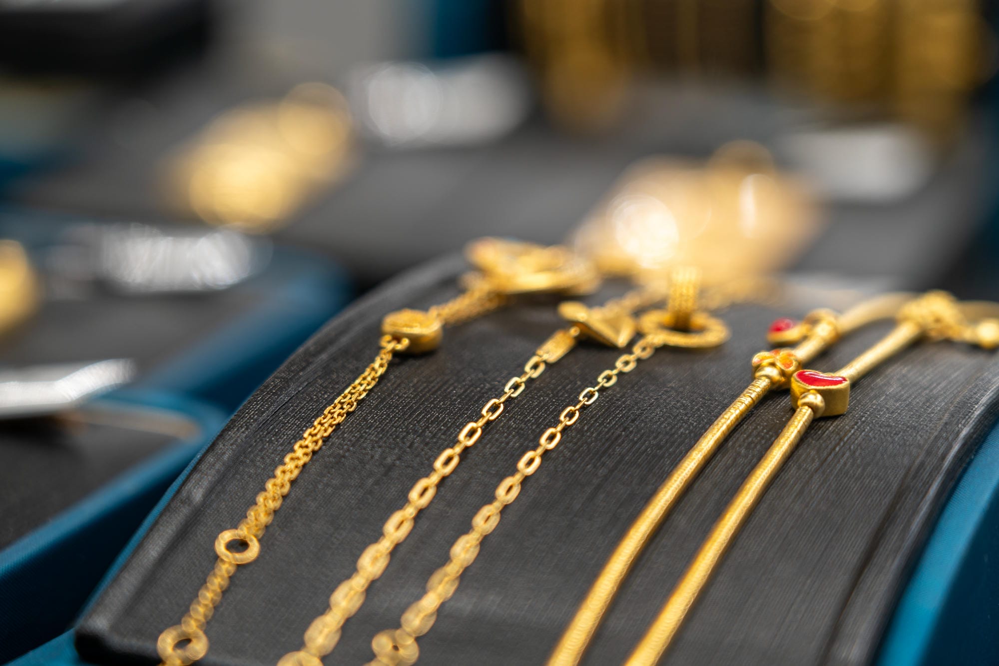 Jewelry lighting case of Laofengxiang (Asia Square) in Zhengzhou, Henan Province