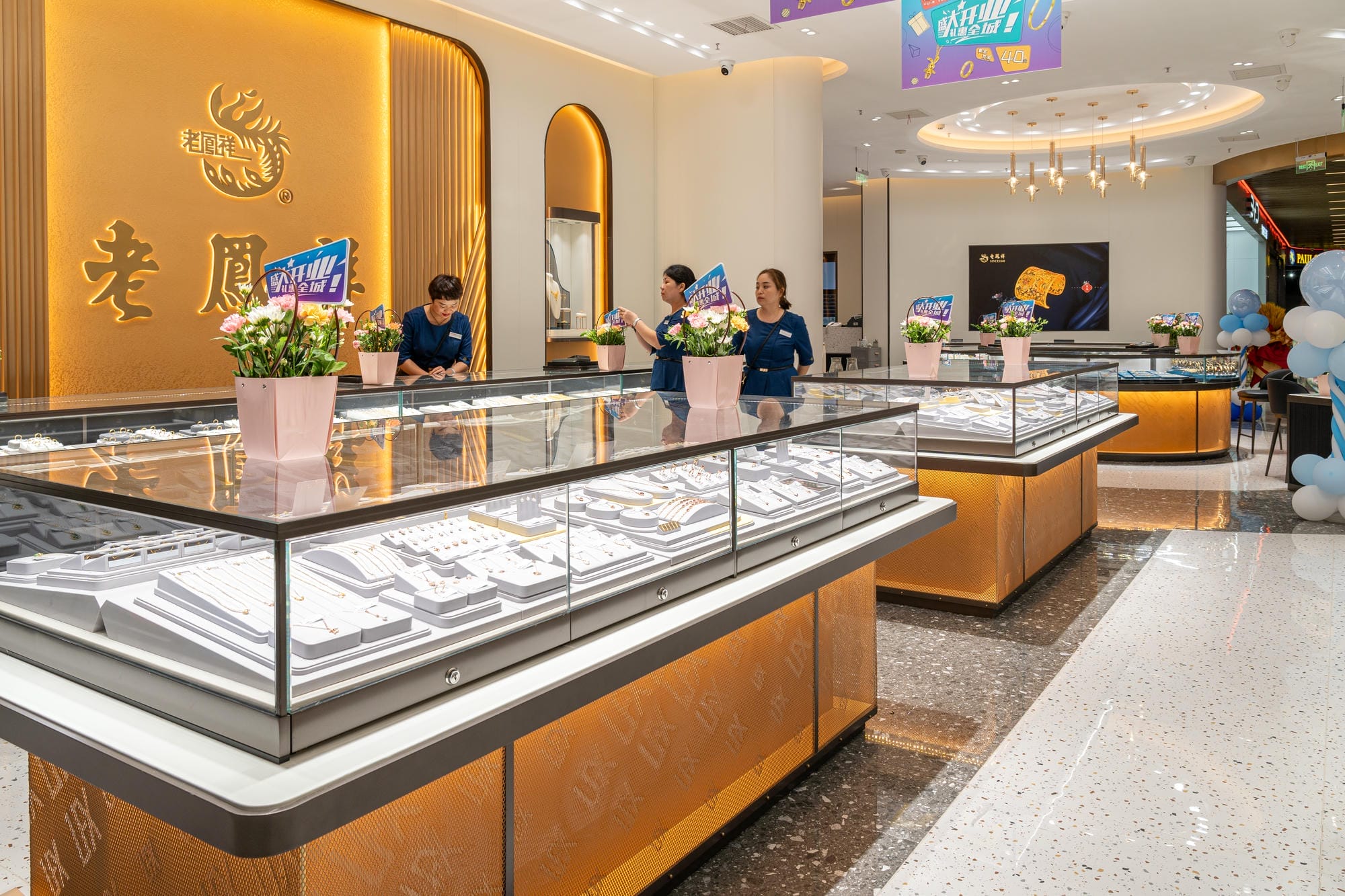 Jewelry lighting case of Laofengxiang (Asia Square) in Zhengzhou, Henan Province