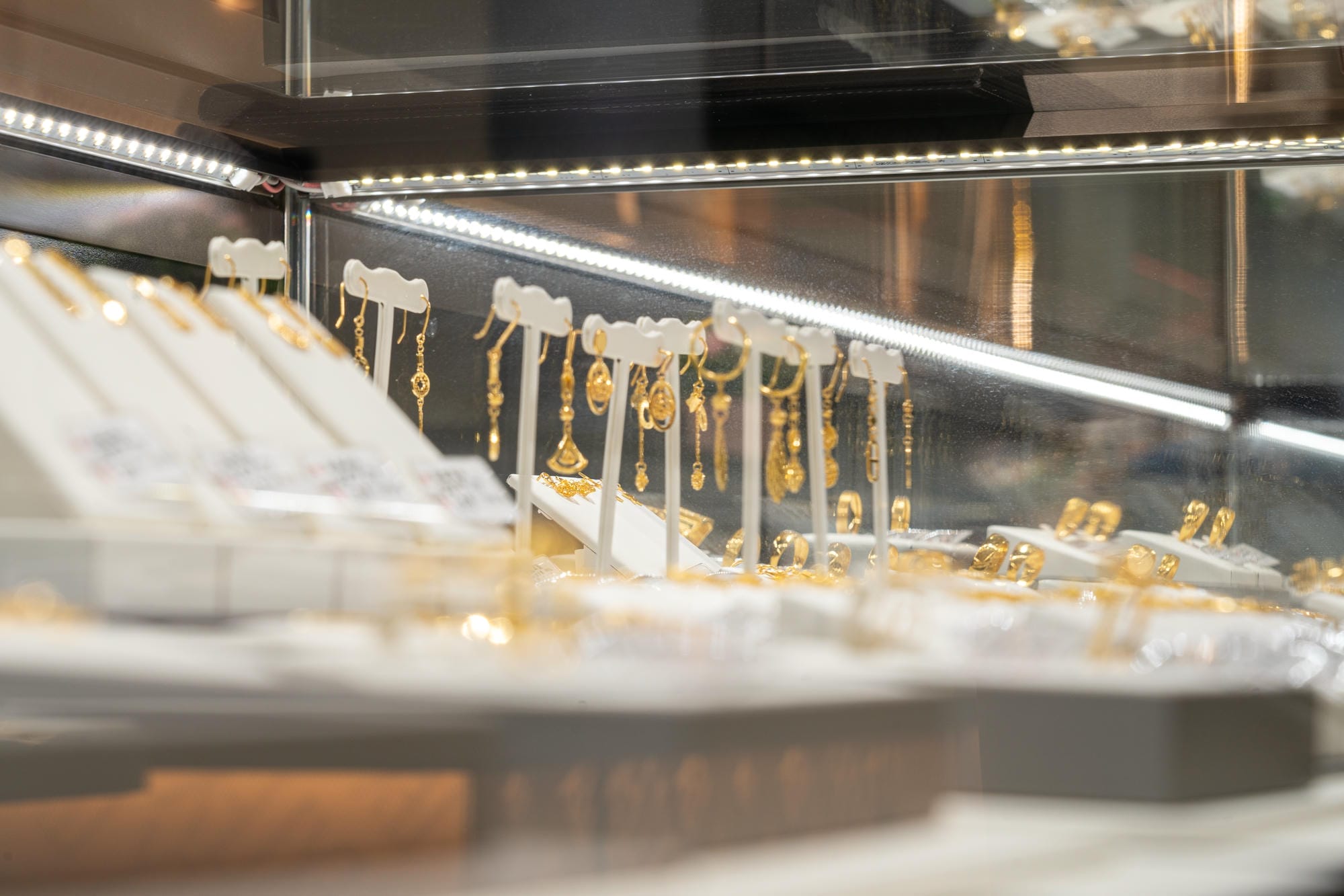 Jewelry lighting case of Laofengxiang (Asia Square) in Zhengzhou, Henan Province