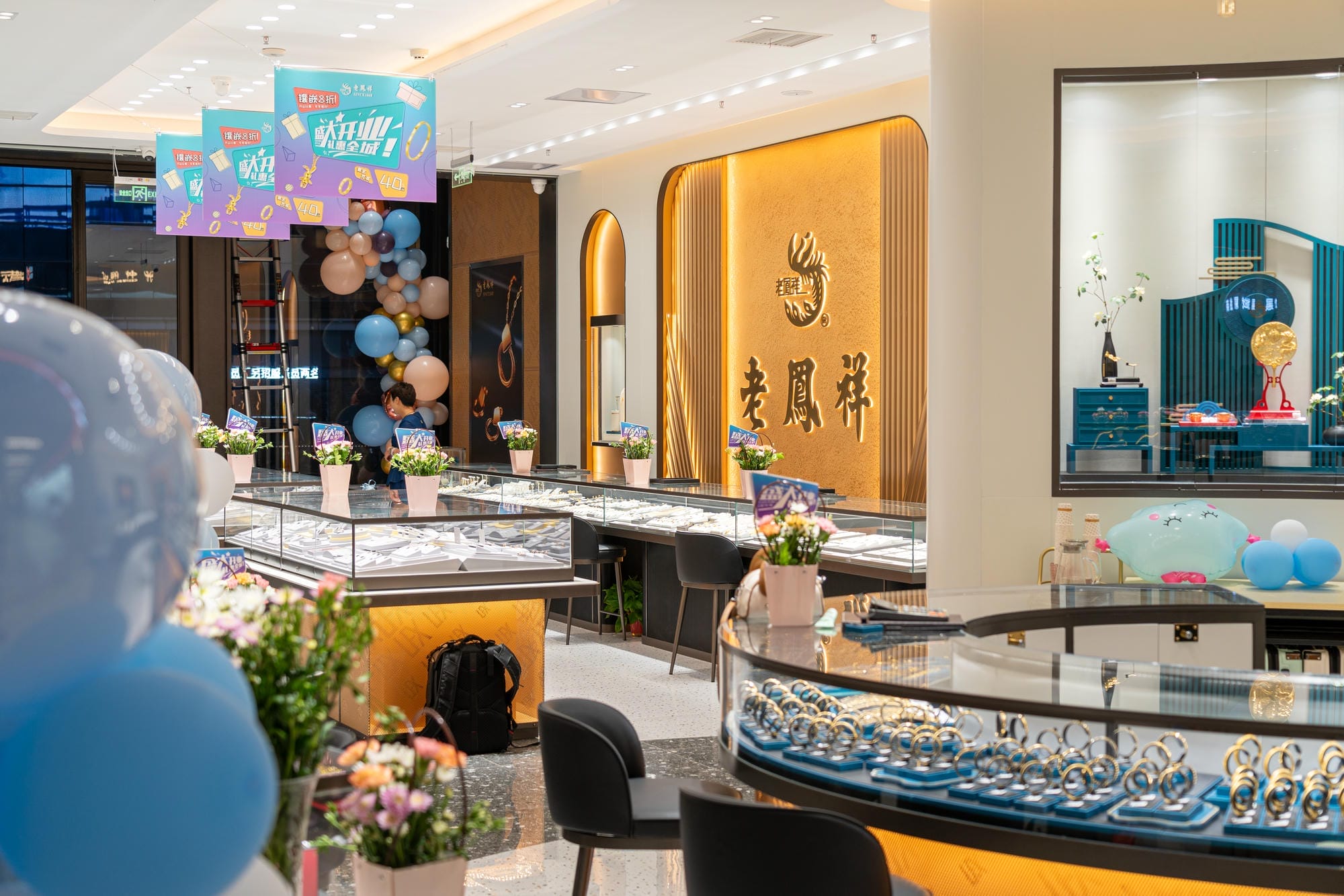 Jewelry lighting case of Laofengxiang (Asia Square) in Zhengzhou, Henan Province