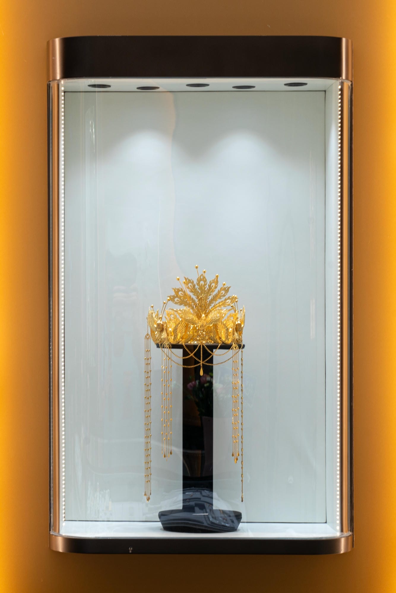 Jewelry lighting case of Laofengxiang (Asia Square) in Zhengzhou, Henan Province