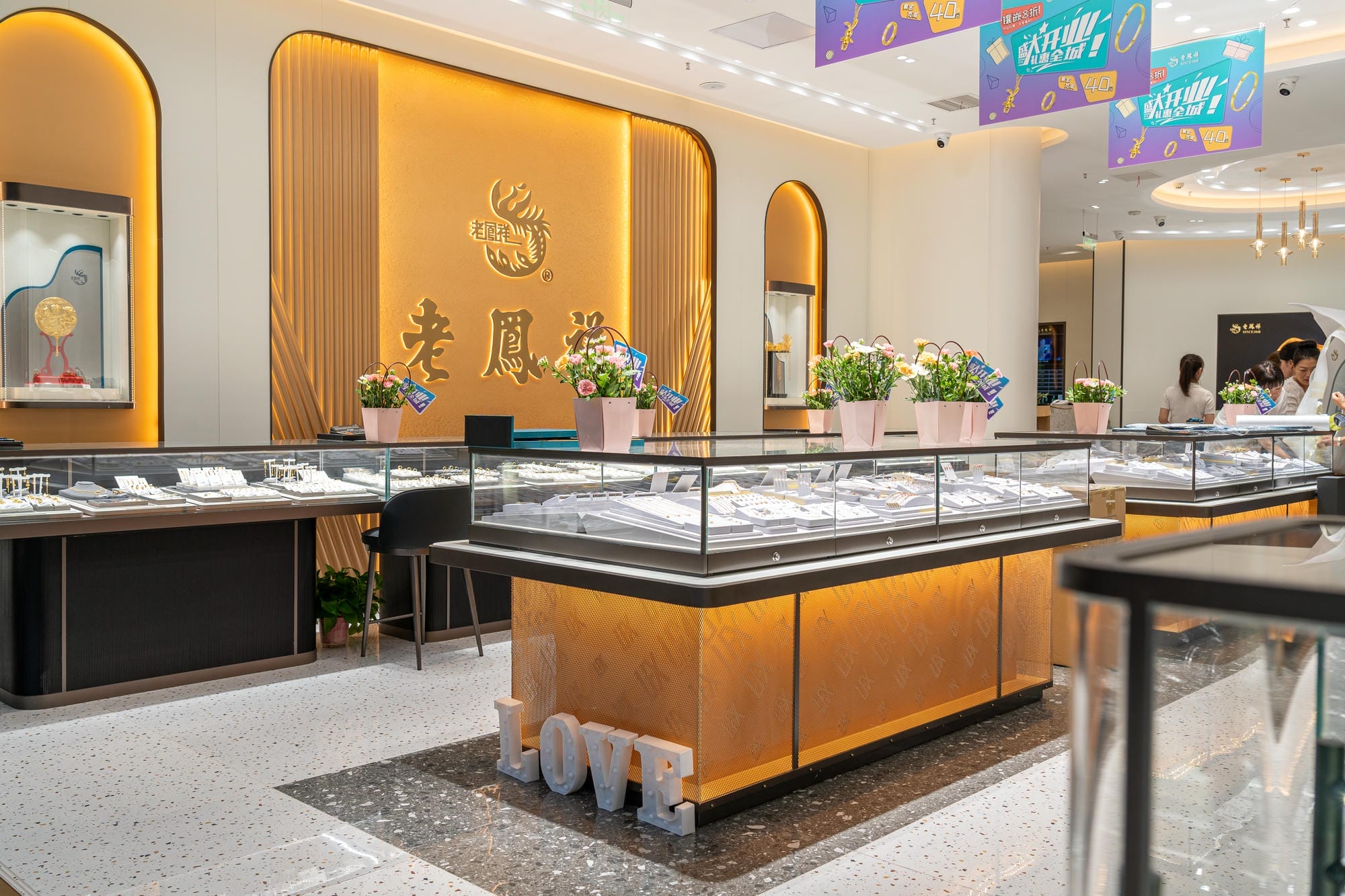 Jewelry lighting case of Laofengxiang (Asia Square) in Zhengzhou, Henan Province