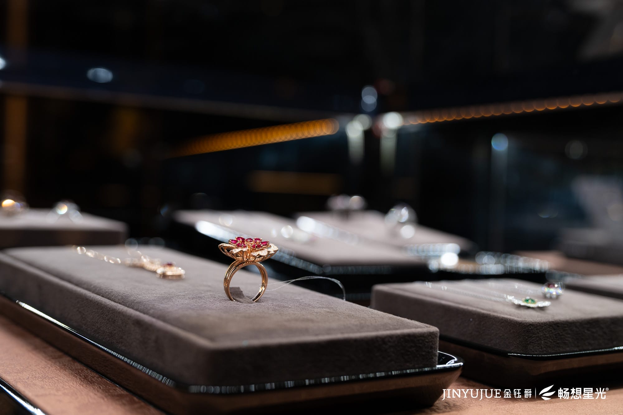 Jinyujue Jewelry Lighting Case: Reconstructing the Aesthetic Experience of High-end Jewelry with Light and Shadow Technology