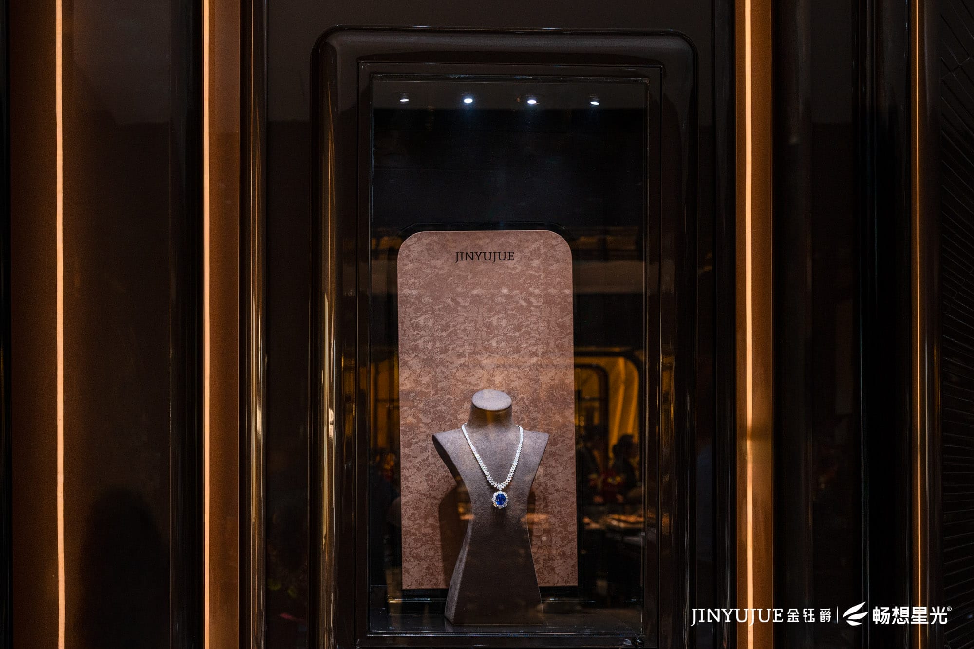 Jinyujue Jewelry Lighting Case: Reconstructing the Aesthetic Experience of High-end Jewelry with Light and Shadow Technology