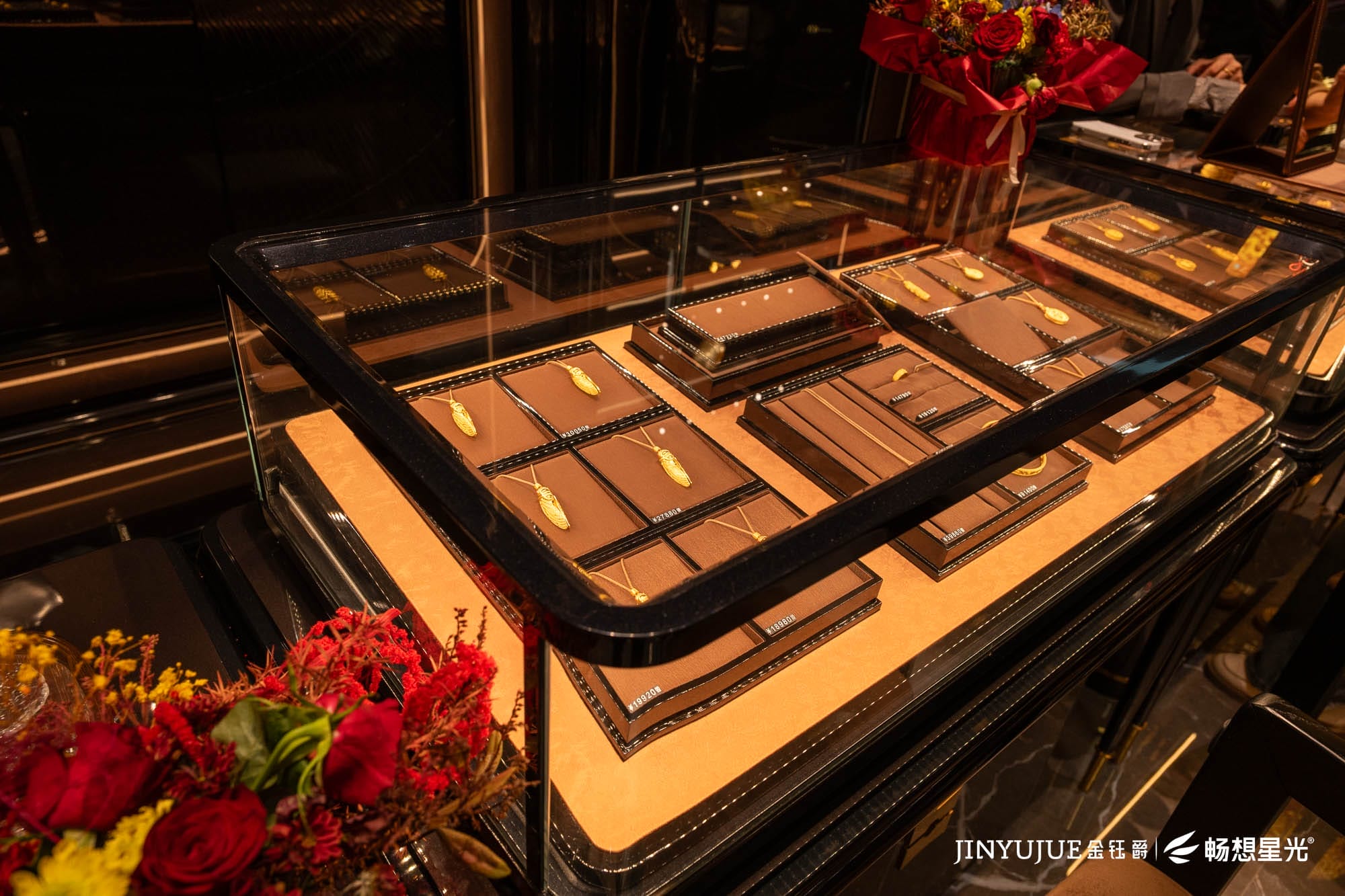 Jinyujue Jewelry Lighting Case: Reconstructing the Aesthetic Experience of High-end Jewelry with Light and Shadow Technology