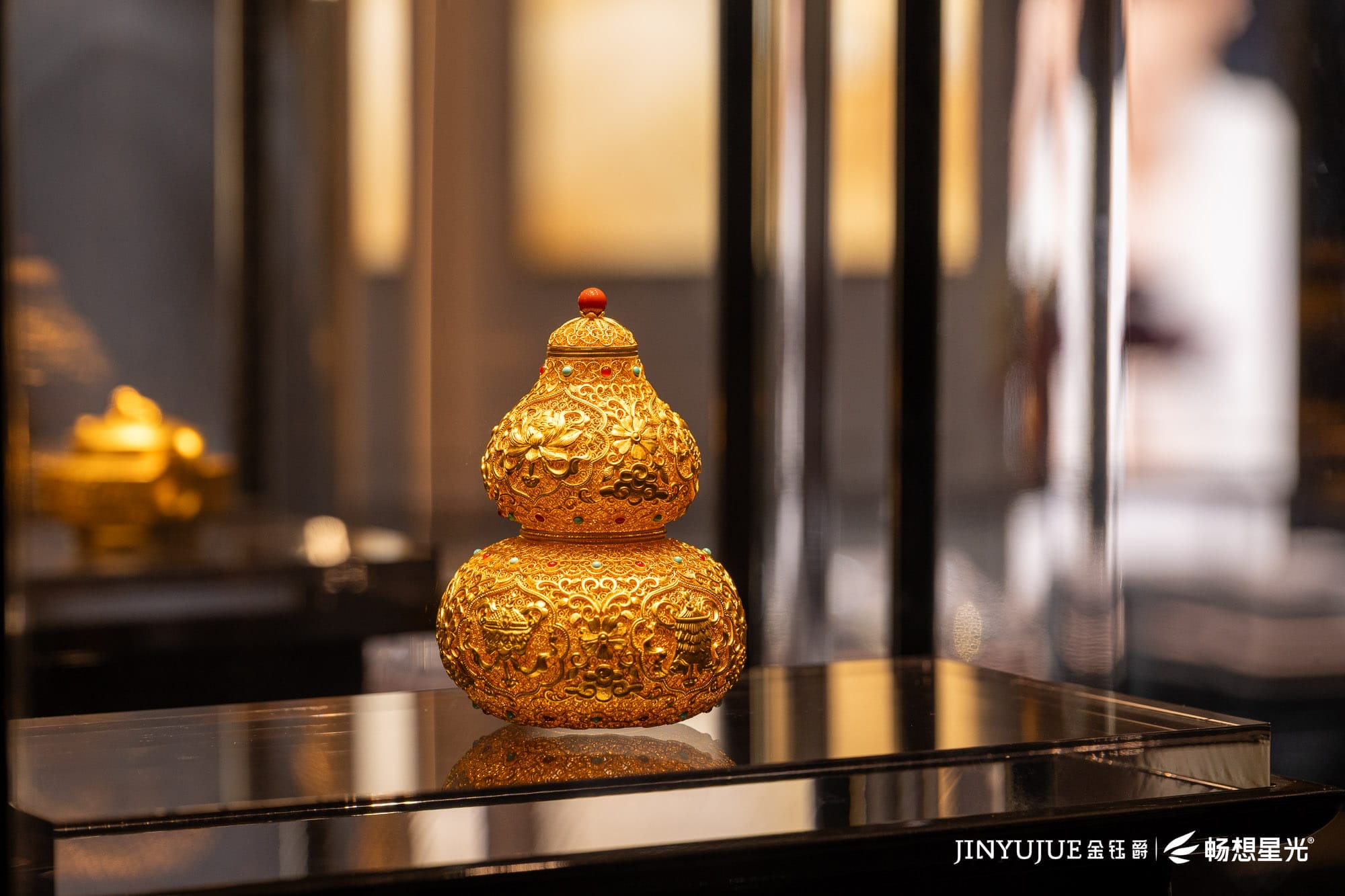 Jinyujue Jewelry Lighting Case: Reconstructing the Aesthetic Experience of High-end Jewelry with Light and Shadow Technology