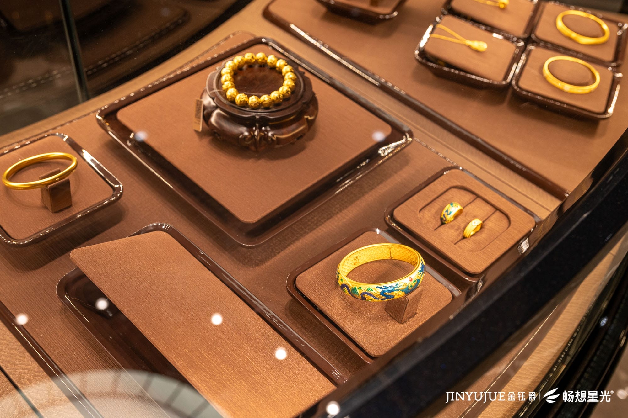 Jinyujue Jewelry Lighting Case: Reconstructing the Aesthetic Experience of High-end Jewelry with Light and Shadow Technology