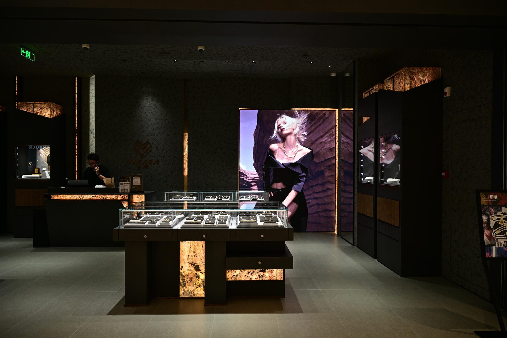 Hefei in77 MONOLOGUE Jewelry Lighting Case