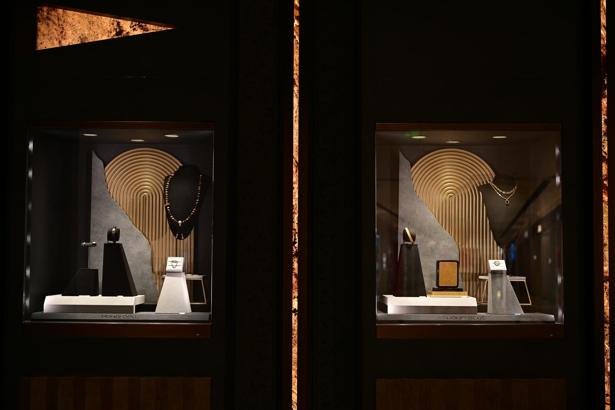 Hefei in77 MONOLOGUE Jewelry Lighting Case