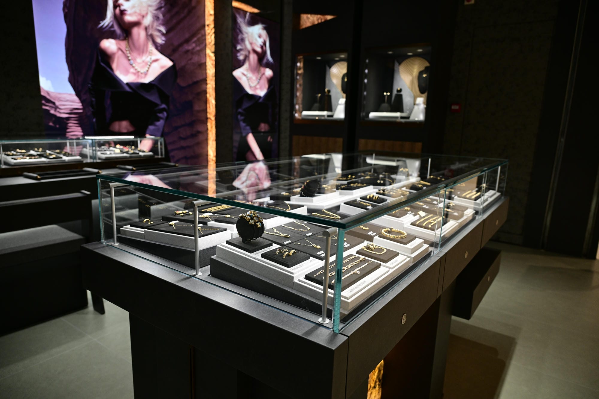 Hefei in77 MONOLOGUE Jewelry Lighting Case