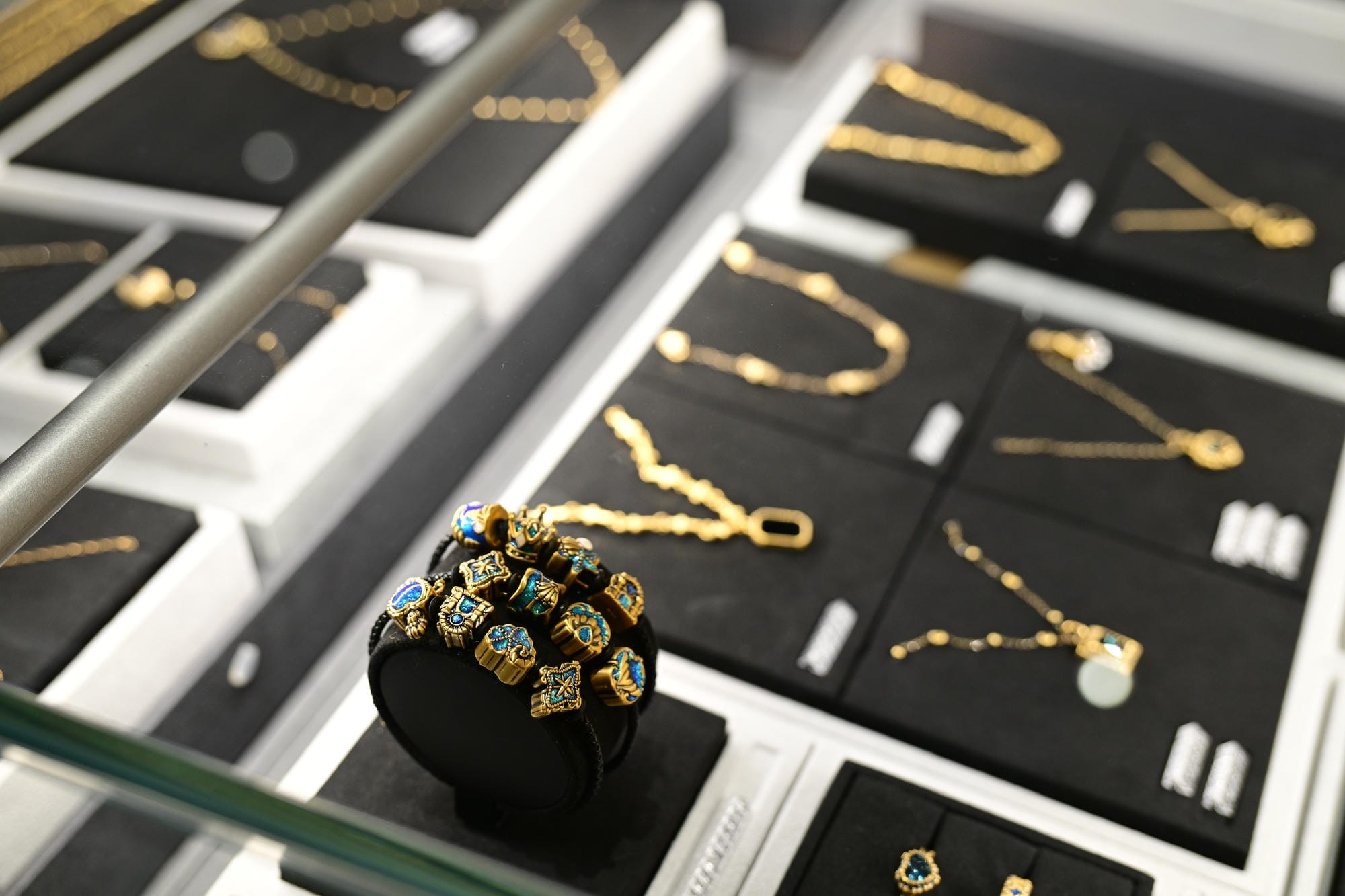 Hefei in77 MONOLOGUE Jewelry Lighting Case