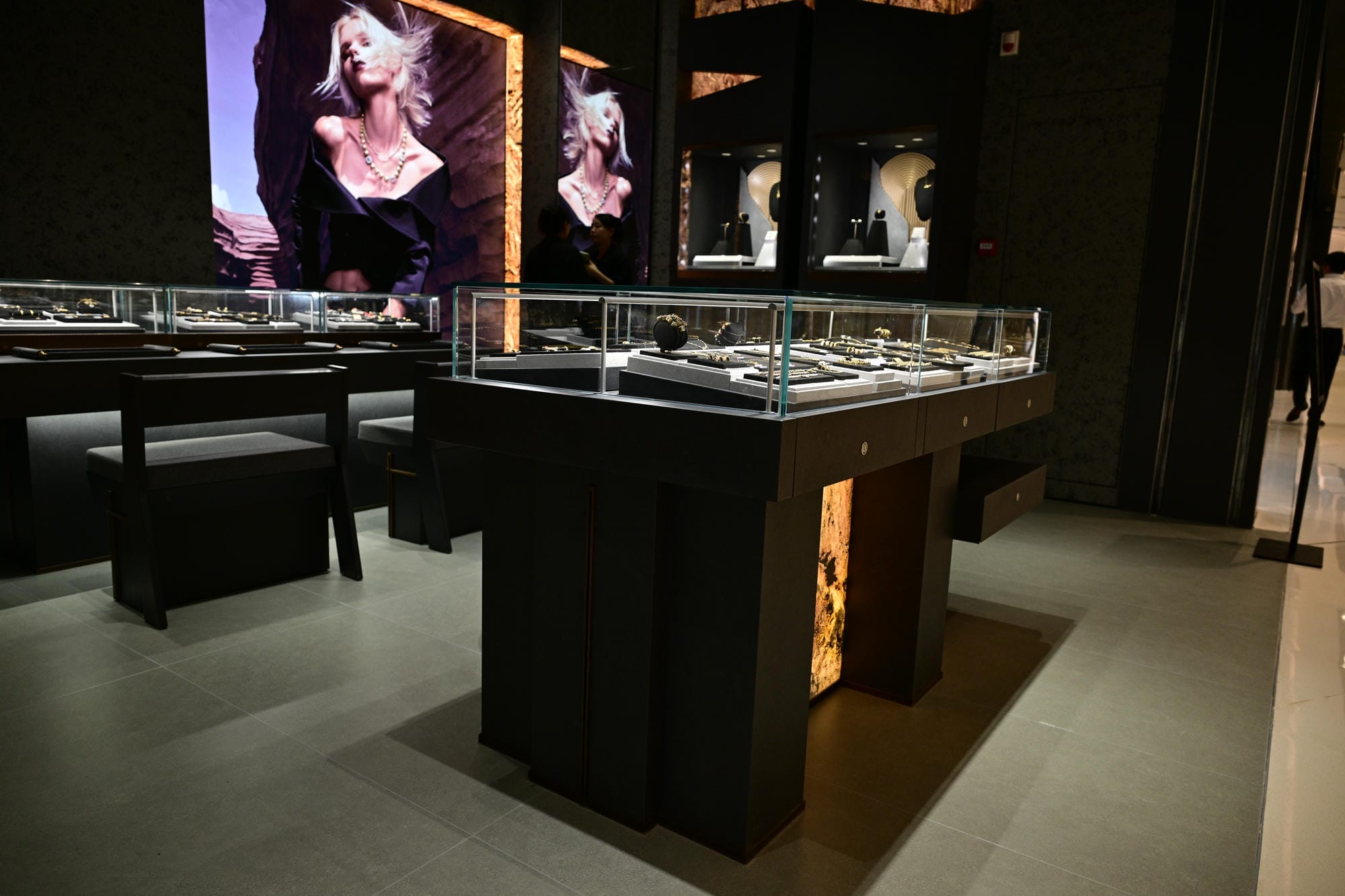 Hefei in77 MONOLOGUE Jewelry Lighting Case