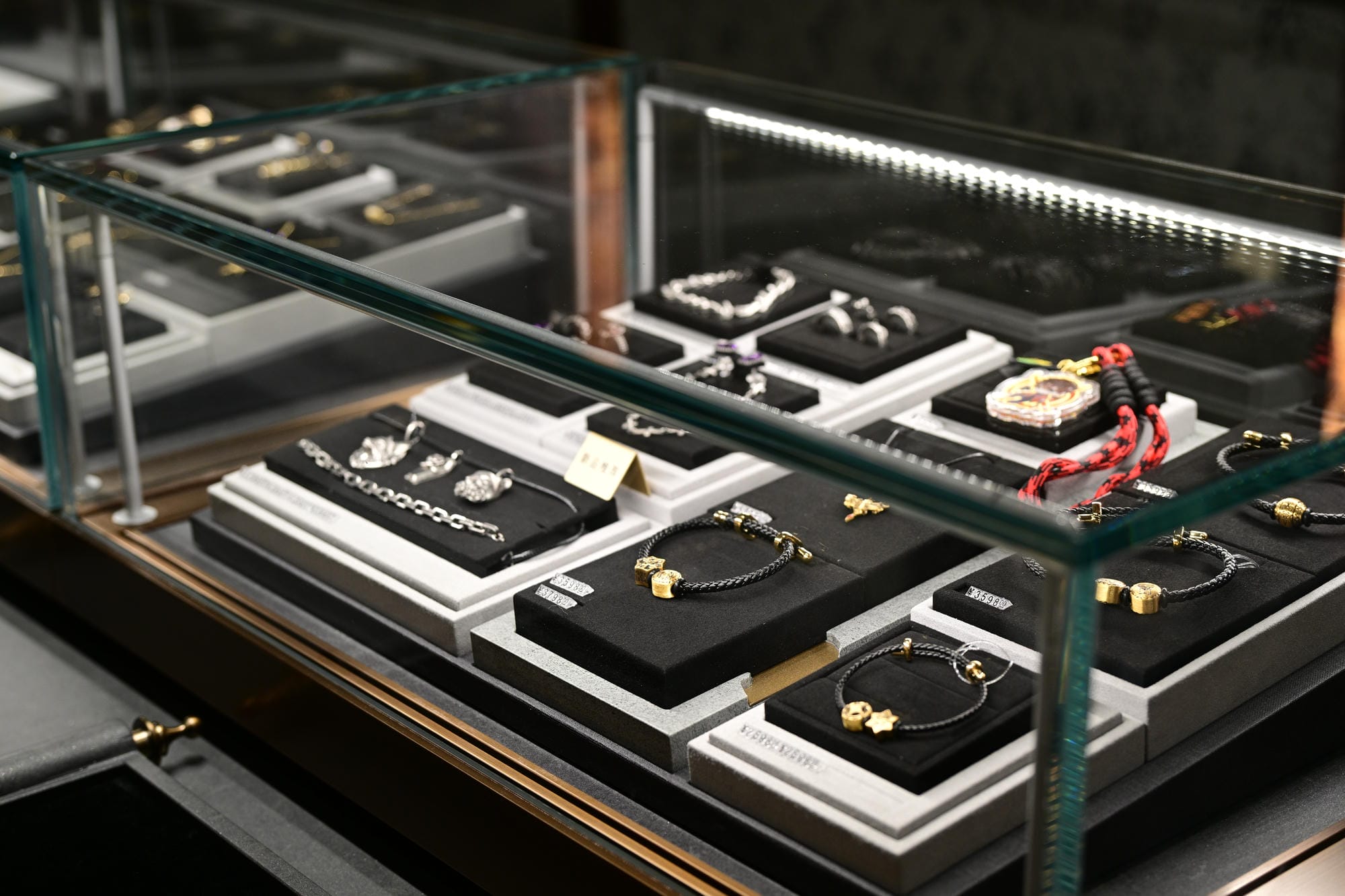 Hefei in77 MONOLOGUE Jewelry Lighting Case