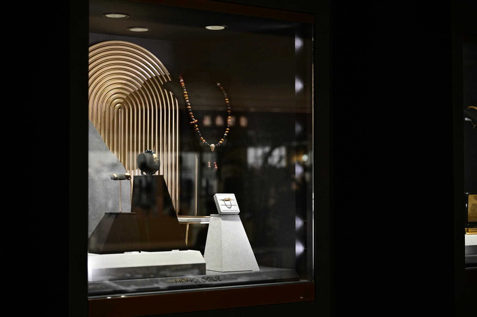 Hefei in77 MONOLOGUE Jewelry Lighting Case