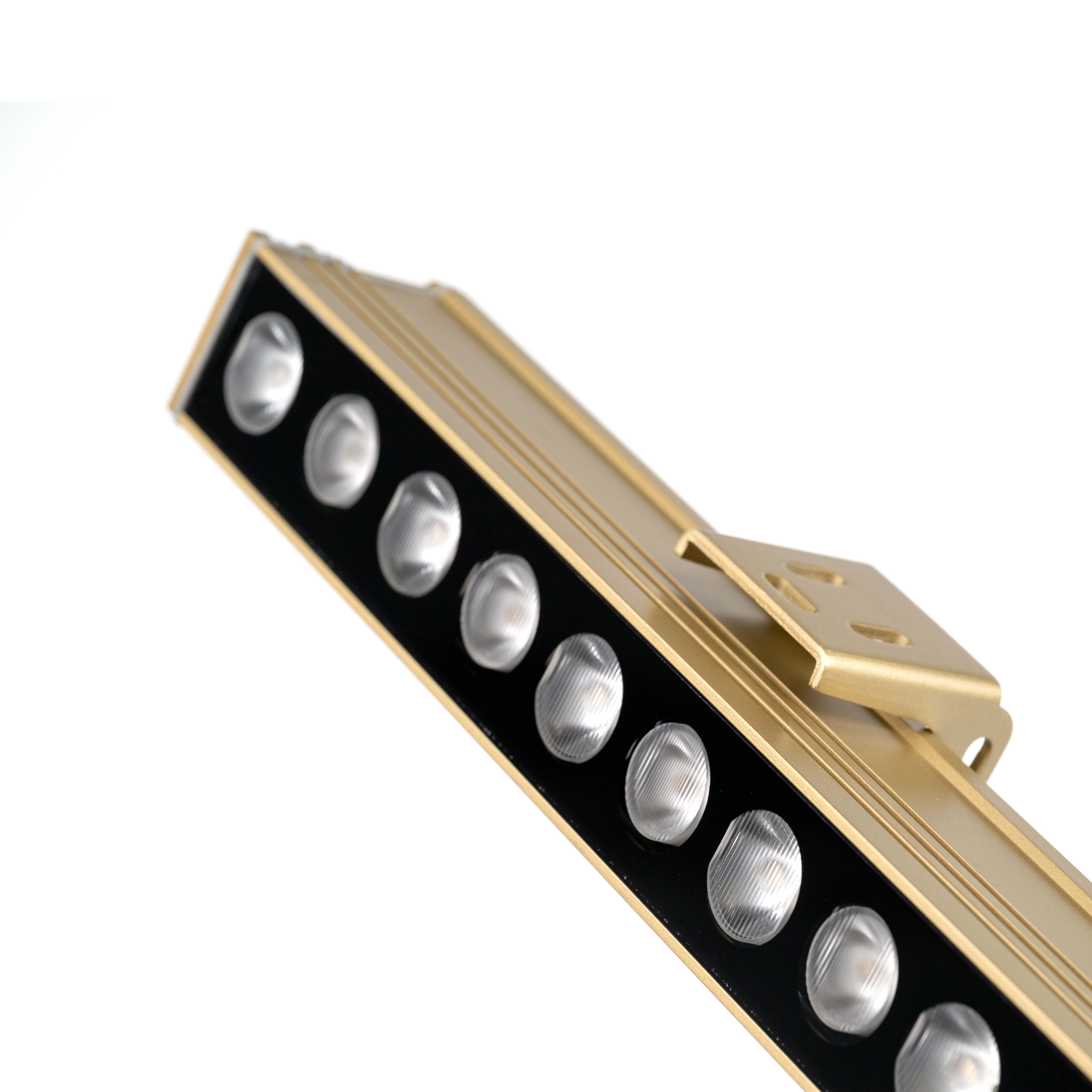 Linear wall-washing light